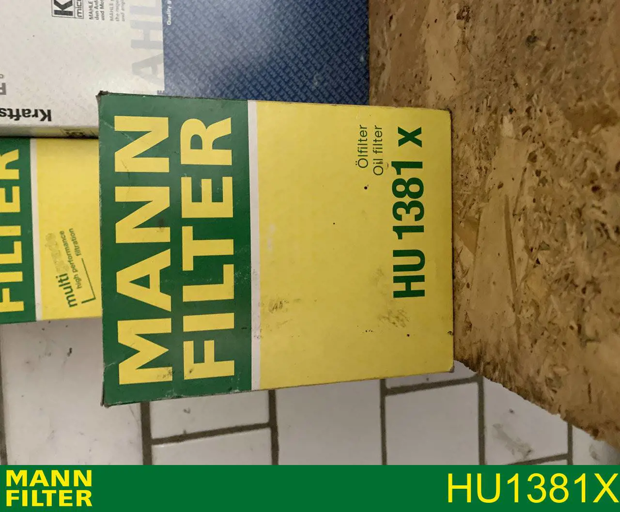 HU 1381 x